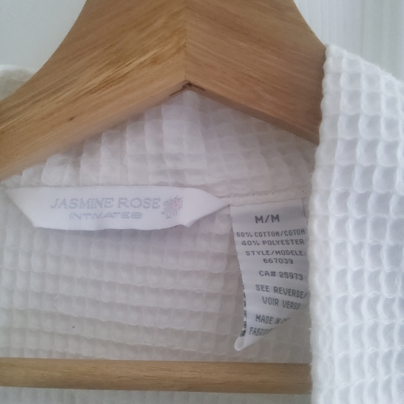 Robe - Picture 3 of 3